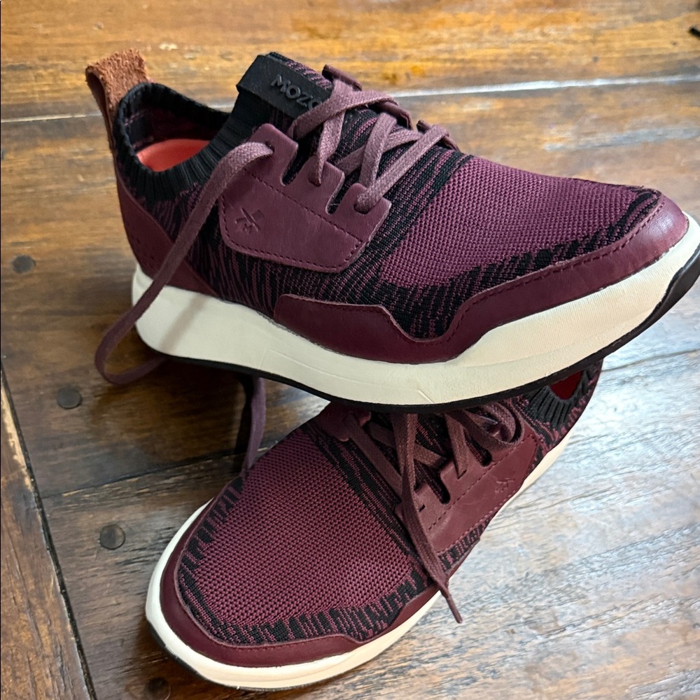 Mozo Women's Burgundy and Black Athletic Shoes